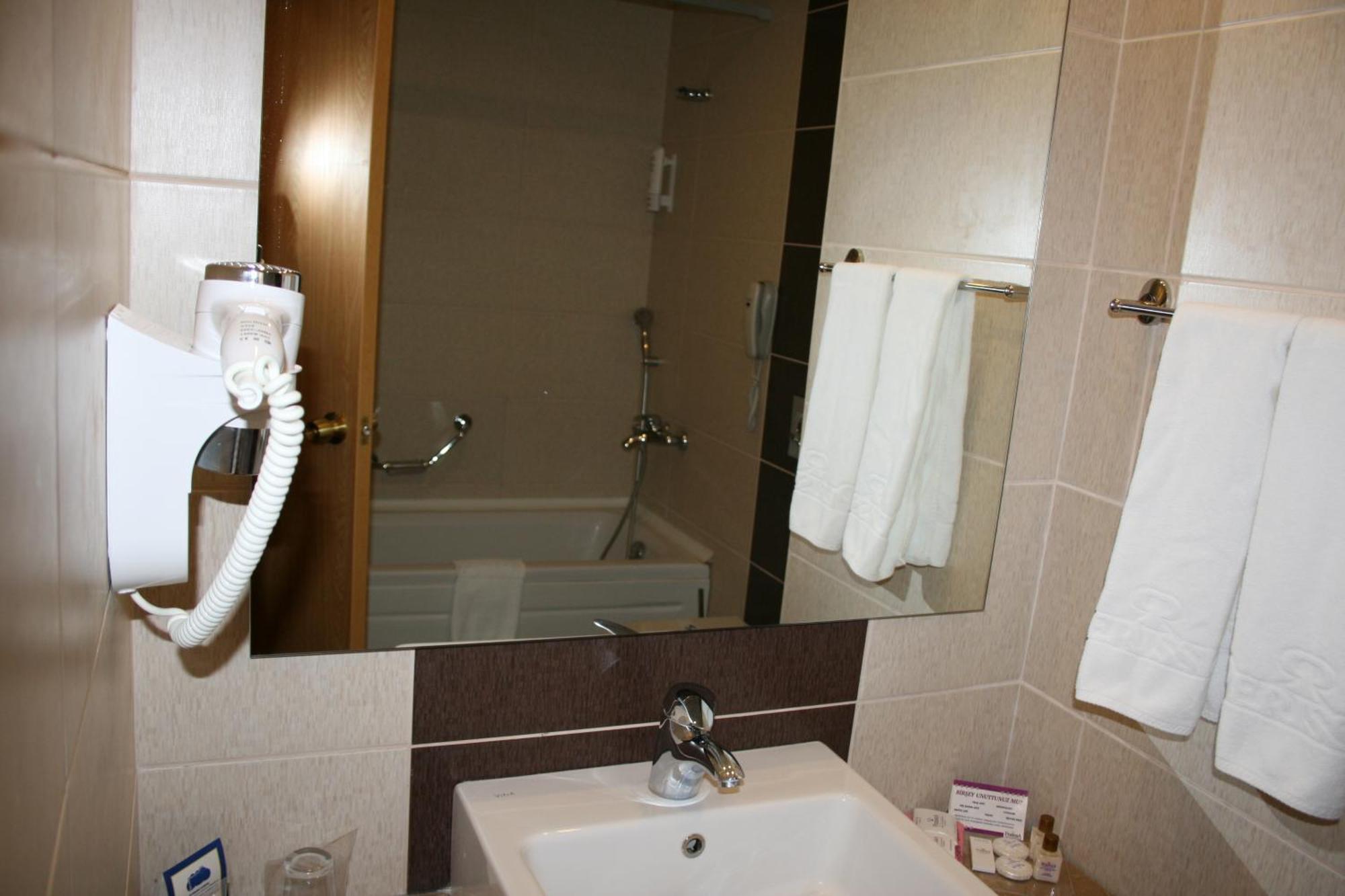 Perissia Hotel & Convention Centre Урґюп Екстер'єр фото